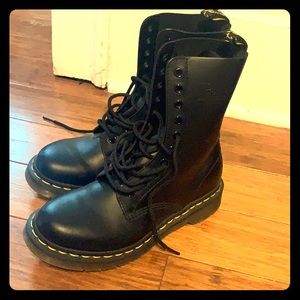 Dr Martens 1490 Boots (Women)